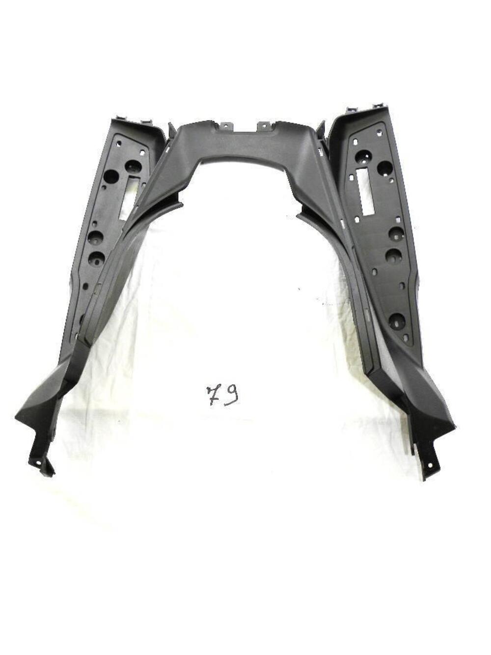 Pannello supporto poggiapiedi Yamaha X-Max 125/250 (2)