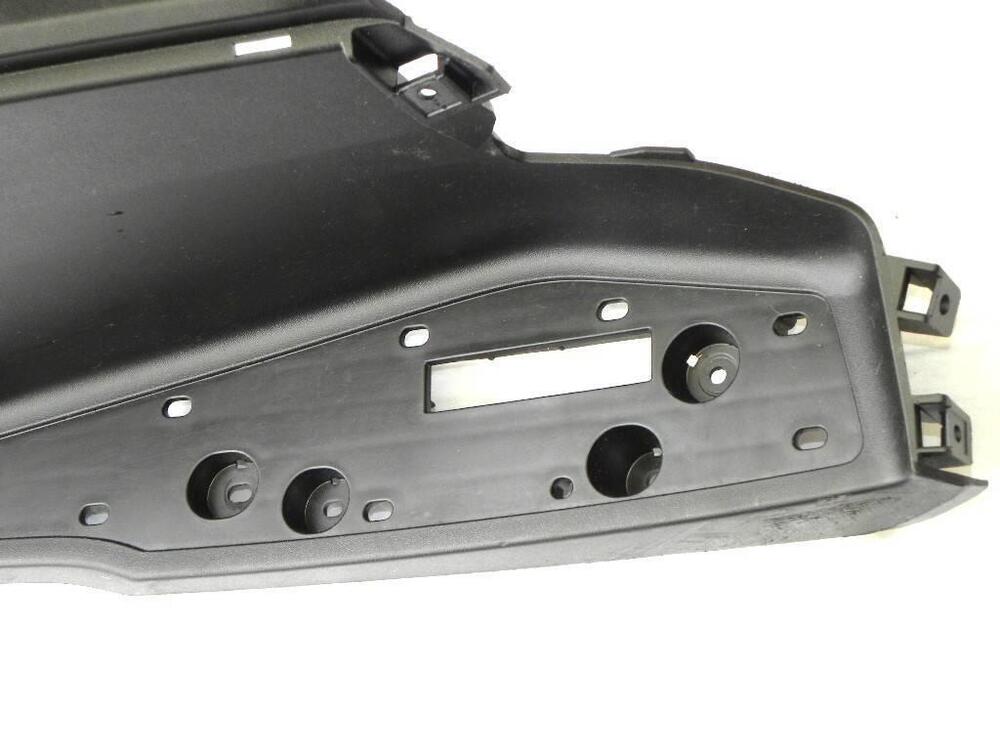 Pannello supporto poggiapiedi Yamaha X-Max 125/250 (4)