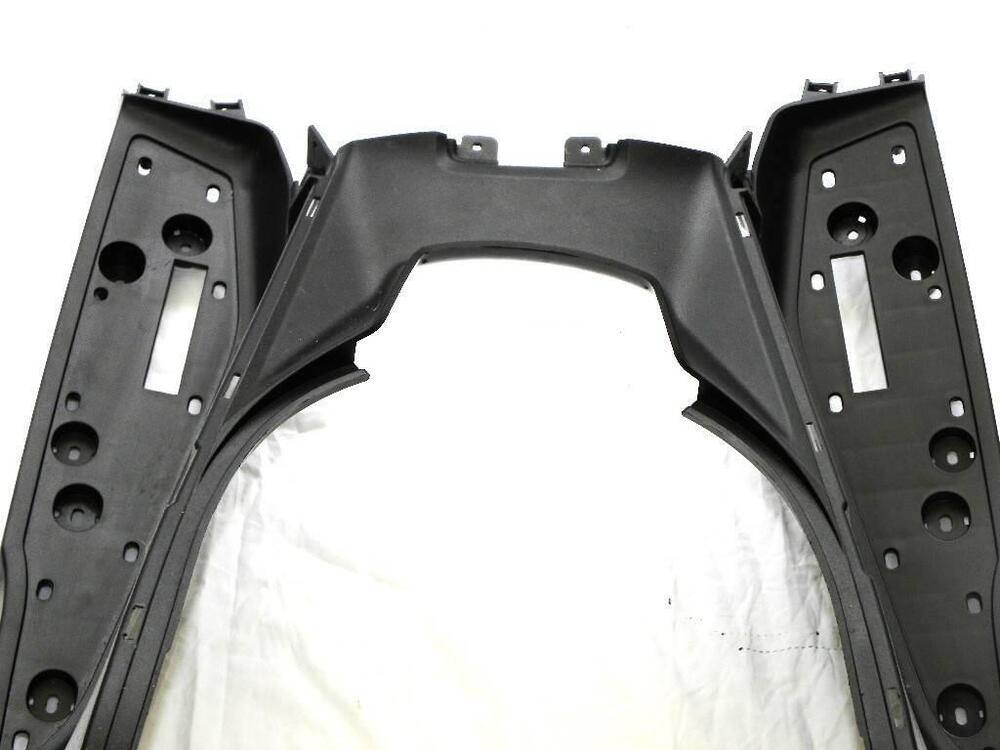 Pannello supporto poggiapiedi Yamaha X-Max 125/250 (6)