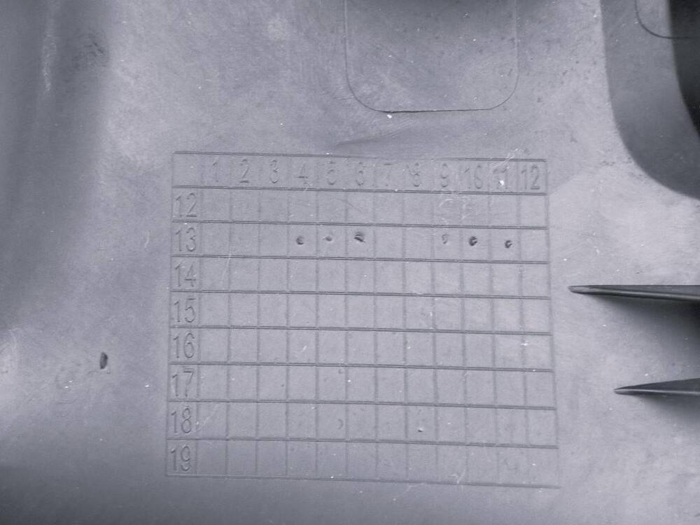 Pannello supporto poggiapiedi Yamaha X-Max 125/250 (10)