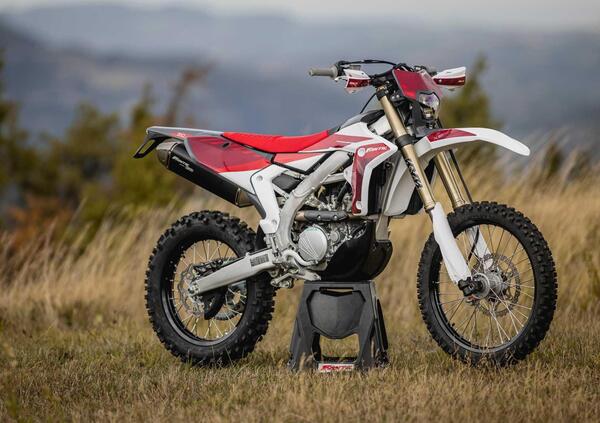 Eicma 2023. XE300 ed XEF310: Fantic svela le sue enduro a due e quattro tempi [VIDEO]