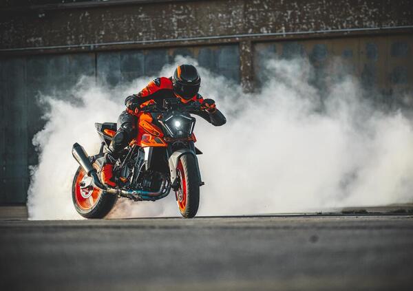EICMA 2023: KTM presenta la nuova 990 DUKE