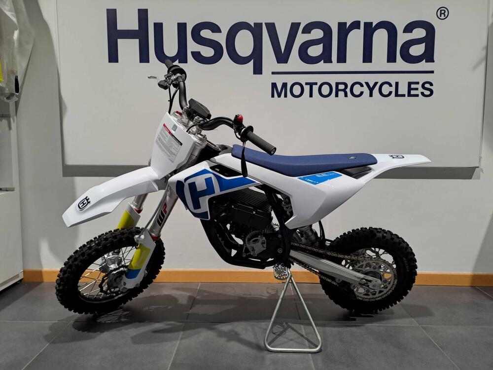 Husqvarna EE 5 (2023 - 24)