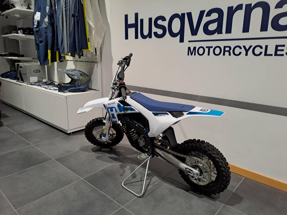 Husqvarna EE 3 (2023 - 24) (3)