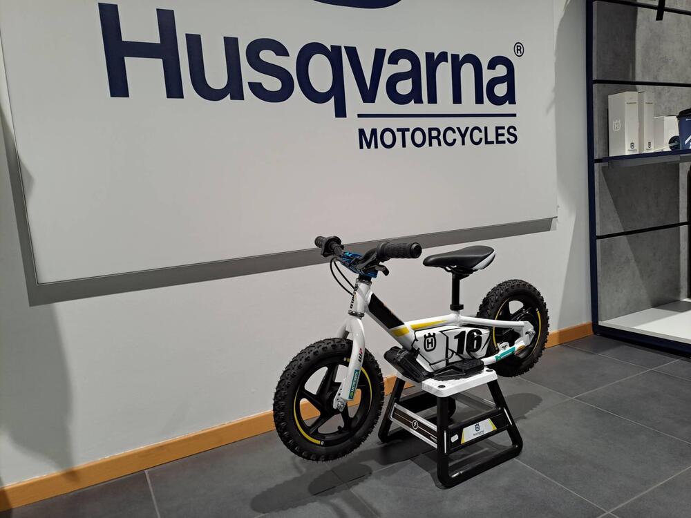 Husqvarna 12eDrive (2022 - 23) (2)