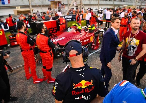 Le promesse della Ferrari ad Adrian Newey per portarlo via da Red Bull raccontate da Chris Horner
