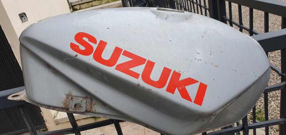 Serbatoio suzuki katana 1100