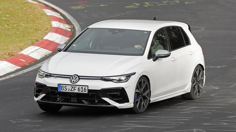 Volkswagen Golf R 2024, ecco il nuovo facelift [Foto Spia]