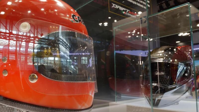 EICMA 2023. Caberg, mezzo secolo per la sicurezza: ecco il nuovo Drift Evo 2 con sistema SOS MEDICAL ID [VIDEO]