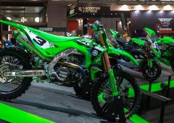 Furto a Eicma 2023. Padre e figlio beccati in flagrante mentre tentano di rubare una moto: passano guai seri 