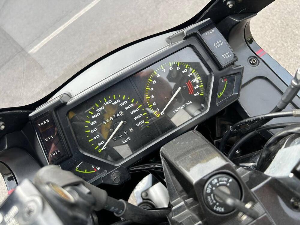 Kawasaki GPX 750 R (7)