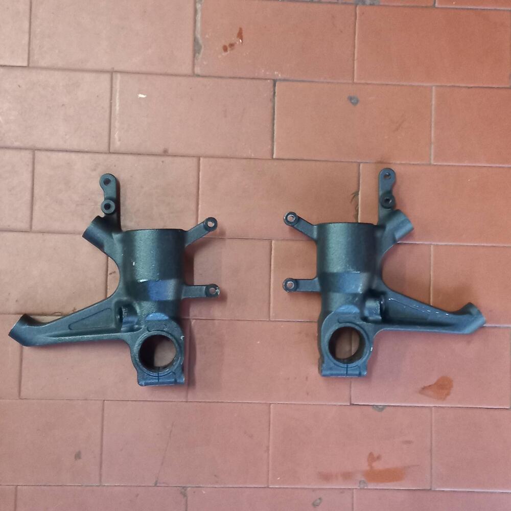 Piedini forcella Suzuki Gsx-r 1000 K3-K4 smontati (2)