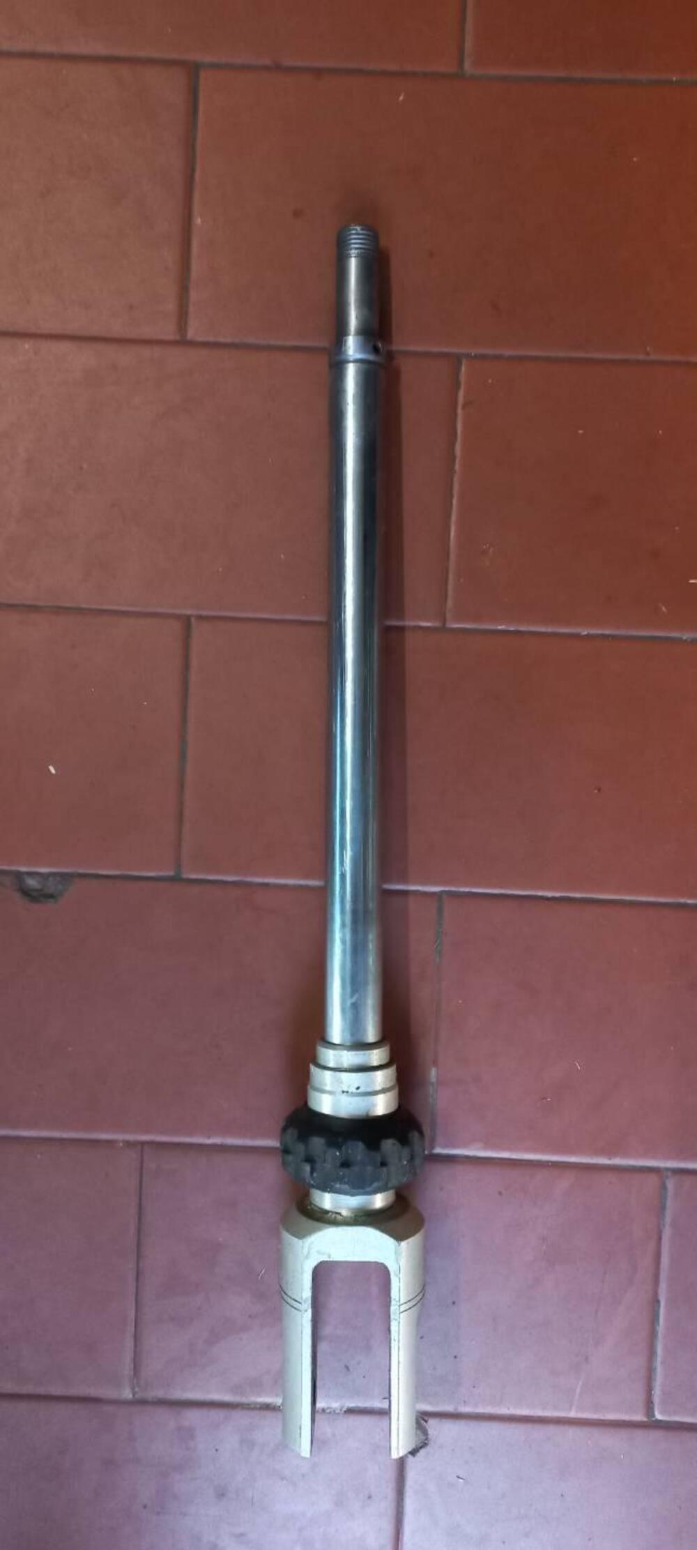 Piedino con stelo Ohlins 46 per Honda Cr dal 1992 Öhlins (2)