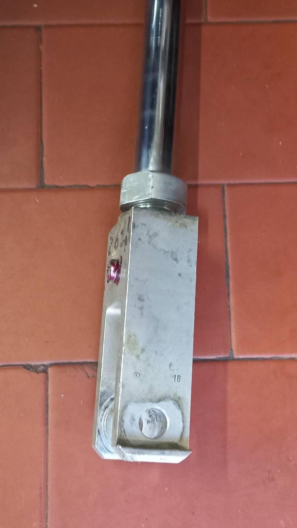 Piedino con stelo Showa per Rmz diametro 18 dal 20 (2)