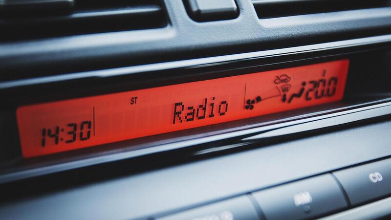 Le radio AM non potrebbero esistere sulle auto elettriche 