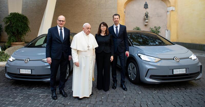 Il Vaticano si elettrizza: auto a batteria di Volkswagen