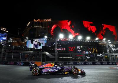 F1. Gran Premio di Las Vegas, bandiera rossa nelle FP1: Sainz fuori per un tombino