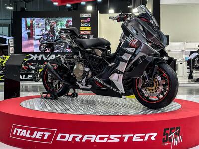 Eicma 2023. L&#039;Italjet Dragster 559 Twin &egrave; sui blocchi di partenza