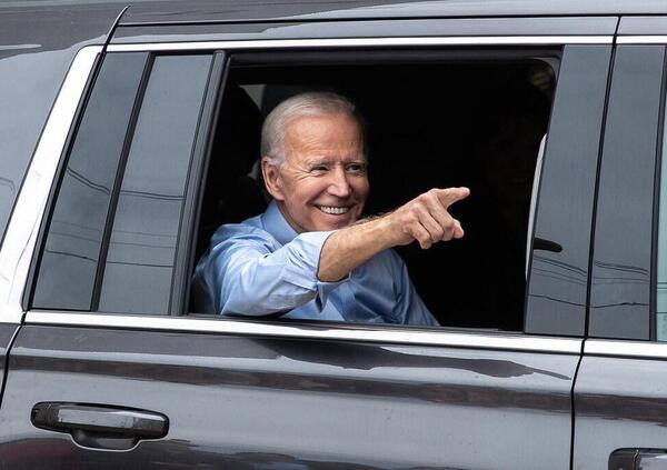 Biden e Xi fanno a gara a chi ce l&#039;ha pi&ugrave; grosso... il mezzo. Ecco il confronto tra auto presidenziali: The Beast e Red Flag [VIDEO]