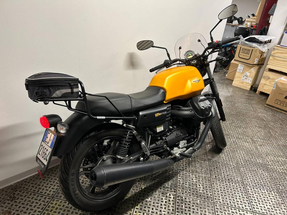 Moto Guzzi V7 III Stone (2017 - 20) (2)