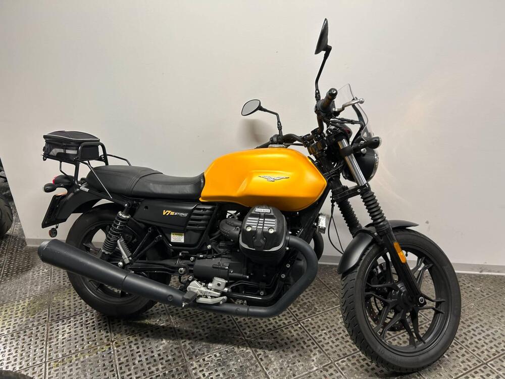 Moto Guzzi V7 III Stone (2017 - 20)
