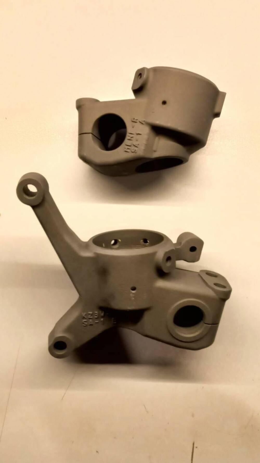 Piedini Showa 47 Honda dal 1997 al 2002 interasse (3)