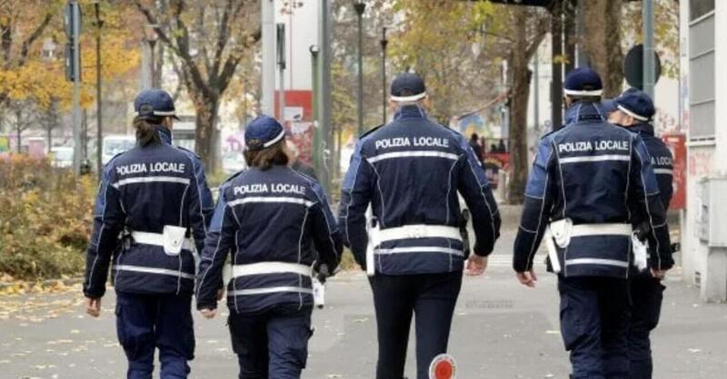 Scontro a Milano tra sindaco e vigili