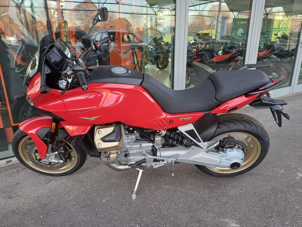 Moto Guzzi V100 Mandello (2022 - 24) (3)