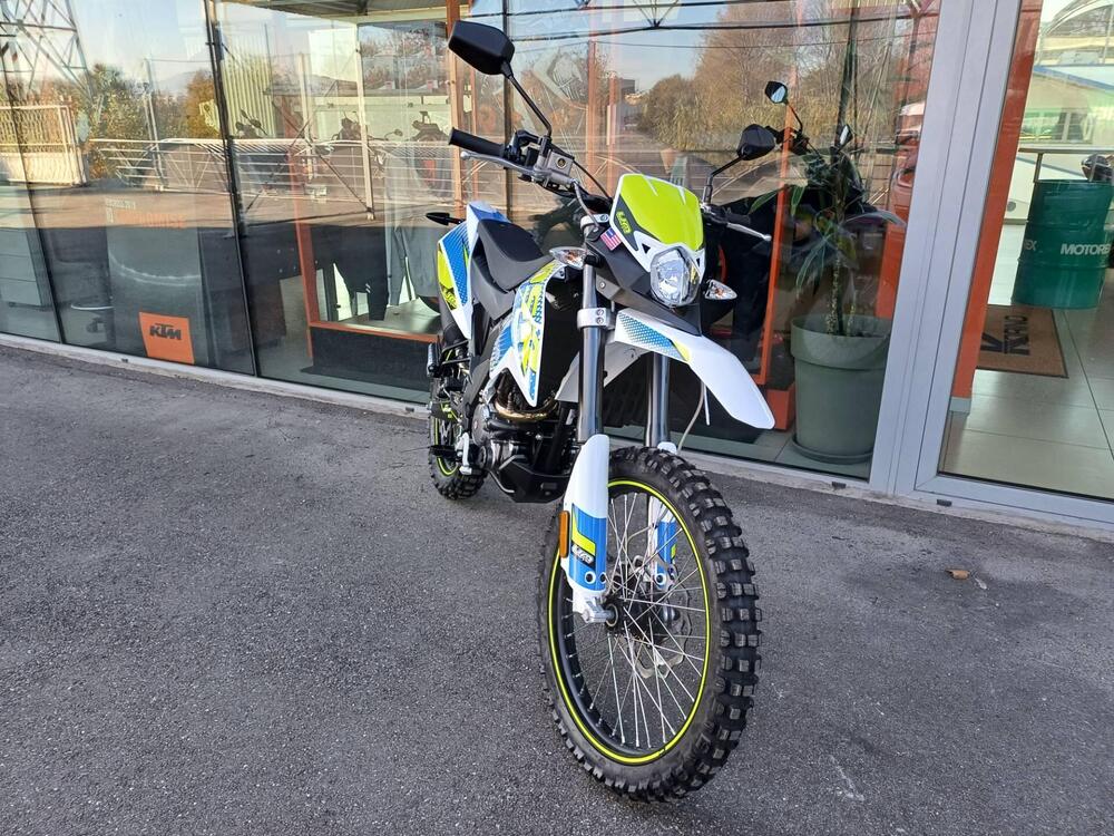 Um Italia DSR 125 EX (2023 - 25) (2)