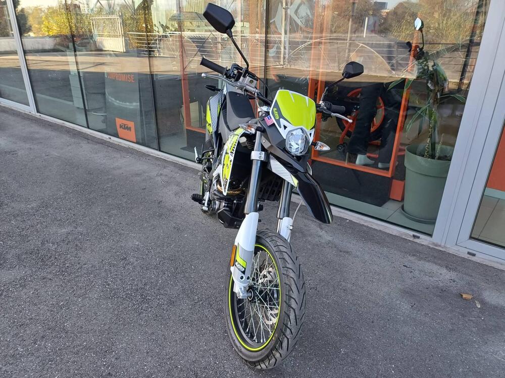 Um Italia DSR 125 SM (2023 - 25) (2)