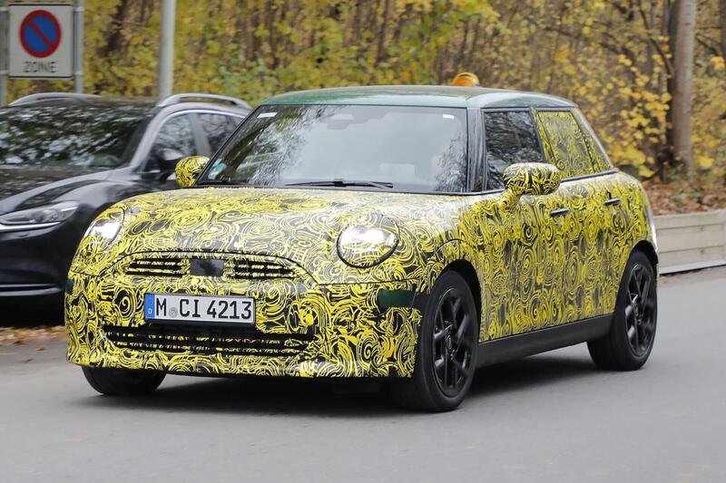 MINI Cooper, arriva il facelift  della 5 porte [Foto Spia]