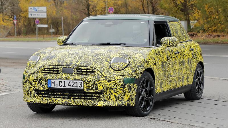 MINI Cooper, arriva il facelift  della 5 porte [Foto Spia]