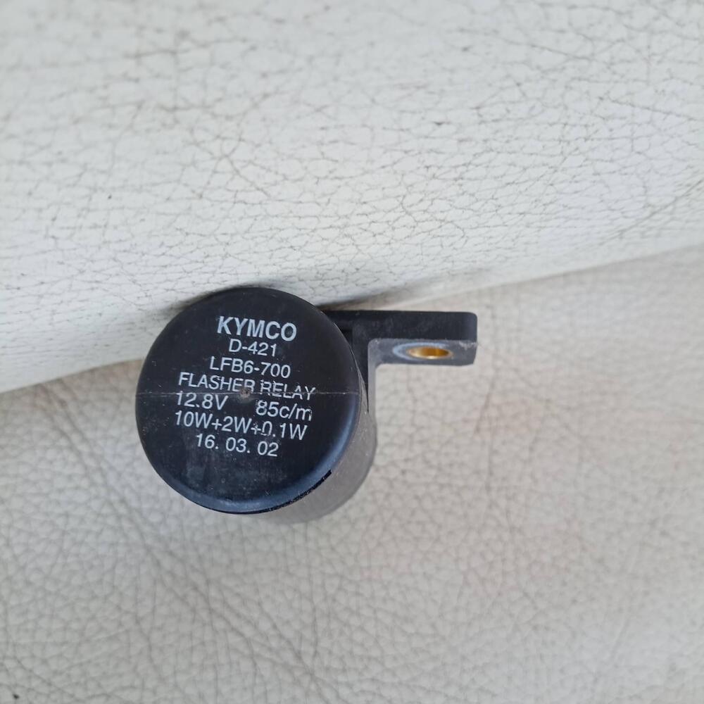 Relè Flasher frecce per Kymco Downtown 125 2018 (2)
