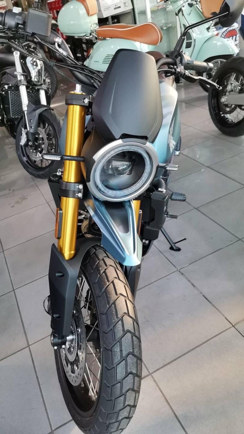 Moto Morini SEIEMMEZZO SCR (2022 - 25) (3)