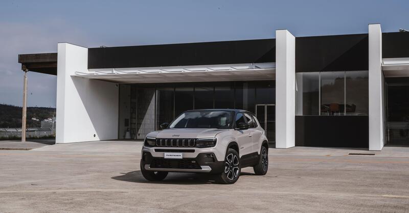 Jeep Avenger ibrida, aprono gli ordini: si parte da 25.600 euro