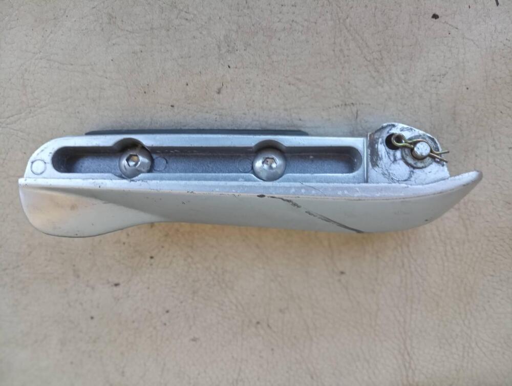 Pedana passeggero Kymco Downtown 125 (3)