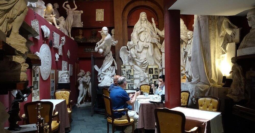 Siamo andati a mangiare al bar Canova-Tadolini a Roma. Belle le statue, ma tra i baristi che litigano e i dolci (pochissimi) per la colazione&hellip; 