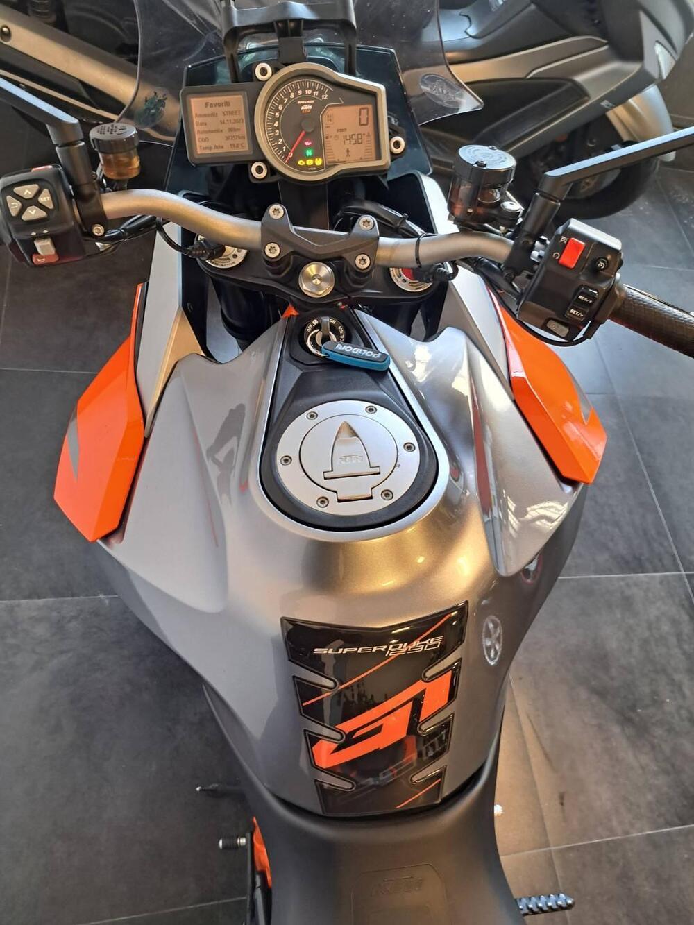 KTM 1290 Super Duke GT ABS (2016 - 18) (4)