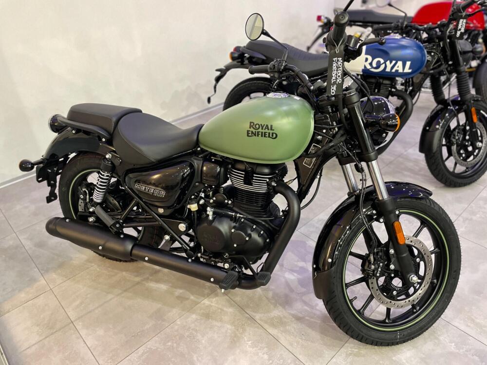 Royal Enfield Meteor 350 Fireball (2021 - 25) (6)