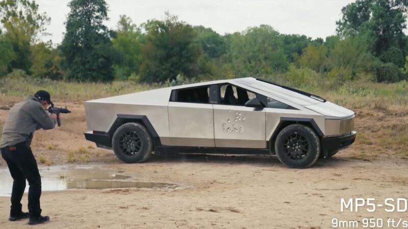 Tesla Cybertruck: il test antiproiettile &egrave; passato [VIDEO]