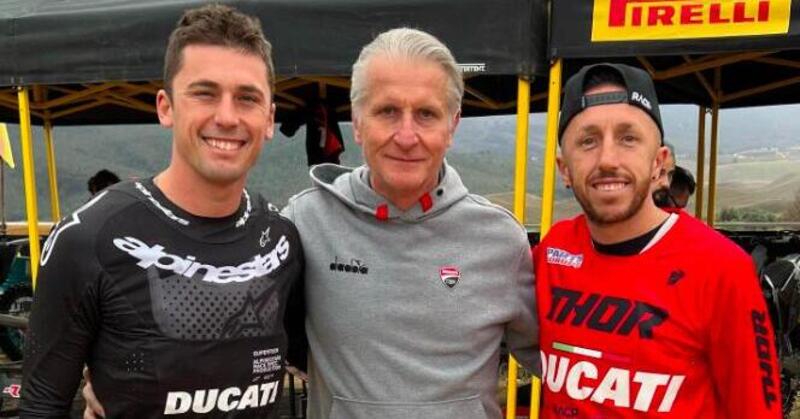 Tutti pazzi sui social per Cairoli, Lupino e la Ducati da motocross