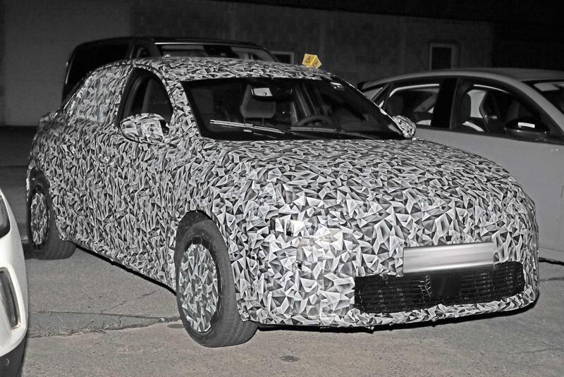 Nuova Lancia Ypsilon 2024, ecco il primo prototipo [Foto Spia]