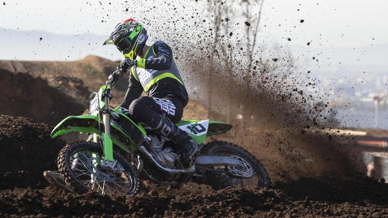 TEST Kawasaki KX 450 2024: come va, pregi e difetti della nuova 450 giapponese [VIDEO e GALLERY]