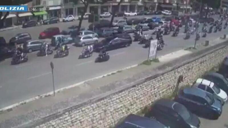 Bari, corteo di moto per i funerali di Christian Di Gioia: beccati i presunti organizzatori. Passano guai seri