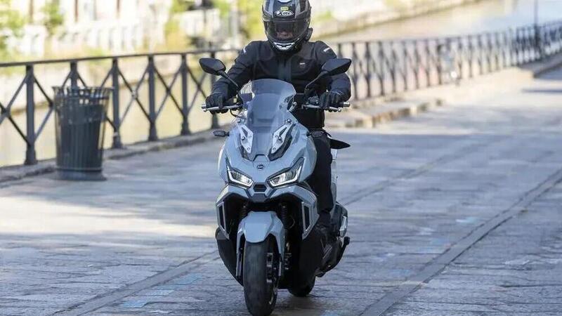 Noleggio moto e scooter a 1 mese: costi, procedure e vantaggi [GUIDA]