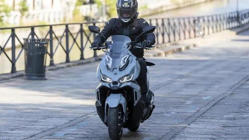 Noleggio moto e scooter a 1 mese: costi, procedure e vantaggi [GUIDA]