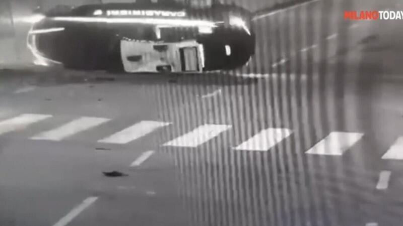 Gazzella dei Carabinieri centrata in pieno a Sesto S.Giovanni [VIDEO]