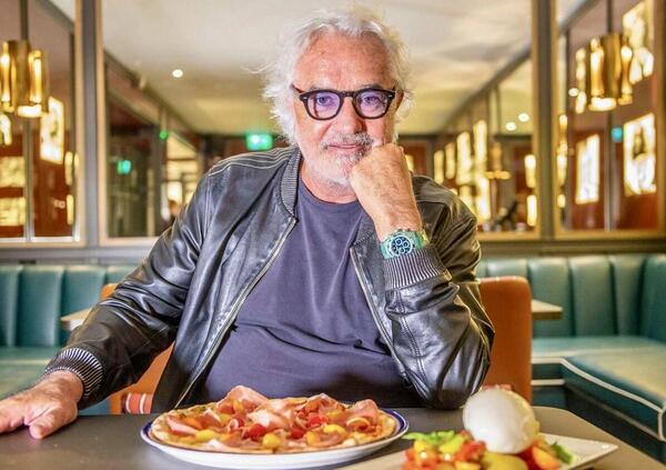 Flavio Briatore vuole portare il lusso anche al Sud: il suo Crazy Pizza arriva in Sicilia, e...