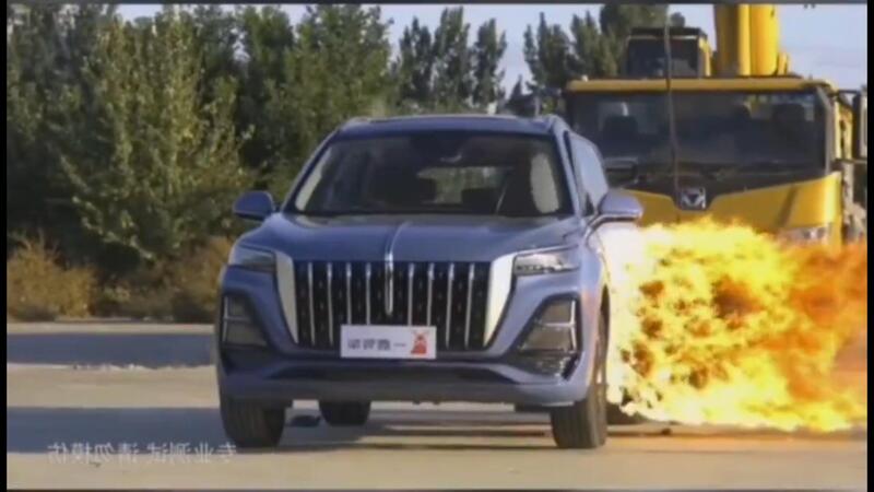 Altro che crash test: l&#039;auto (cinese) del Presidente cinese &egrave; a prova di tutto [VIDEO] 