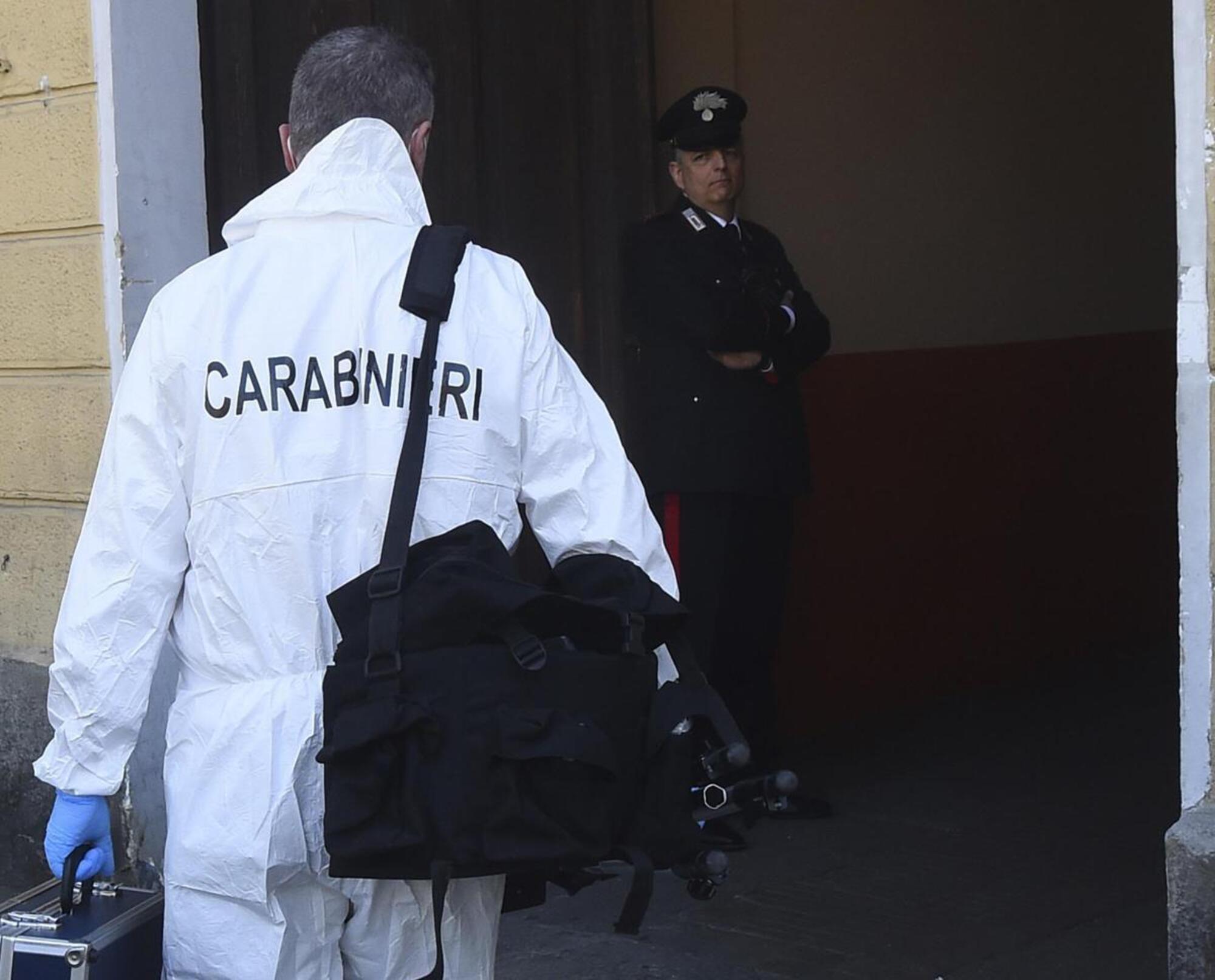 Le indagini dei carabinieri della compagnia di Mondragone 